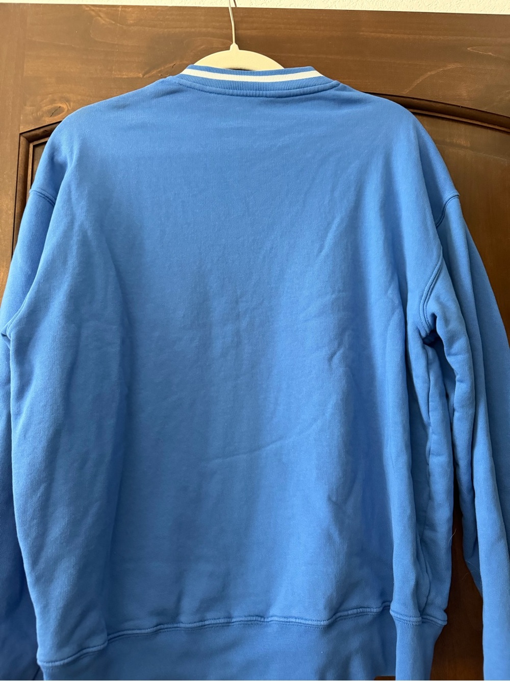 NWOT SIZE L Sporty & Rich Light Blue V-Neck Sweater with Cream Trim and Crest - Picture 2 of 3